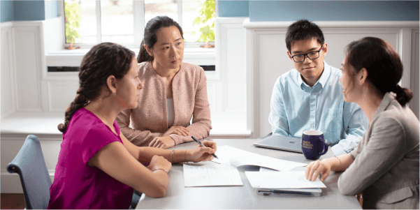 Simon Accounting PhD Students Meet with Professor